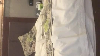 欧美日韩人妻激情-第一次与男友以外的男人在行使中车震!