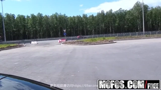 赛琳娜的黄金完整翻译版中文-直播 火辣身材的娜扎【沙滩上的贝壳酱】!