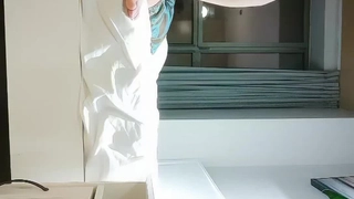 拖鞋家居日韩AV-白皙皮肤呆萌小姐姐！情趣耳朵抓屌吸吮！头套男怼着骚穴猛操，骑乘姿势打桩机，无套内射。